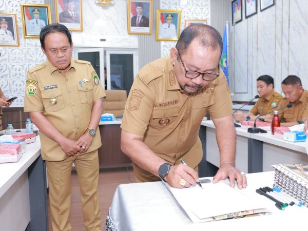 Tandatangani Perjanjian Kinerja, Bupati Bombana : Target Kinerja Harus Tercapai