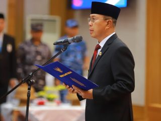 Gubernur Andi Simangerukka Lantik Pj. Sekda Provinsi Sultra yang Baru